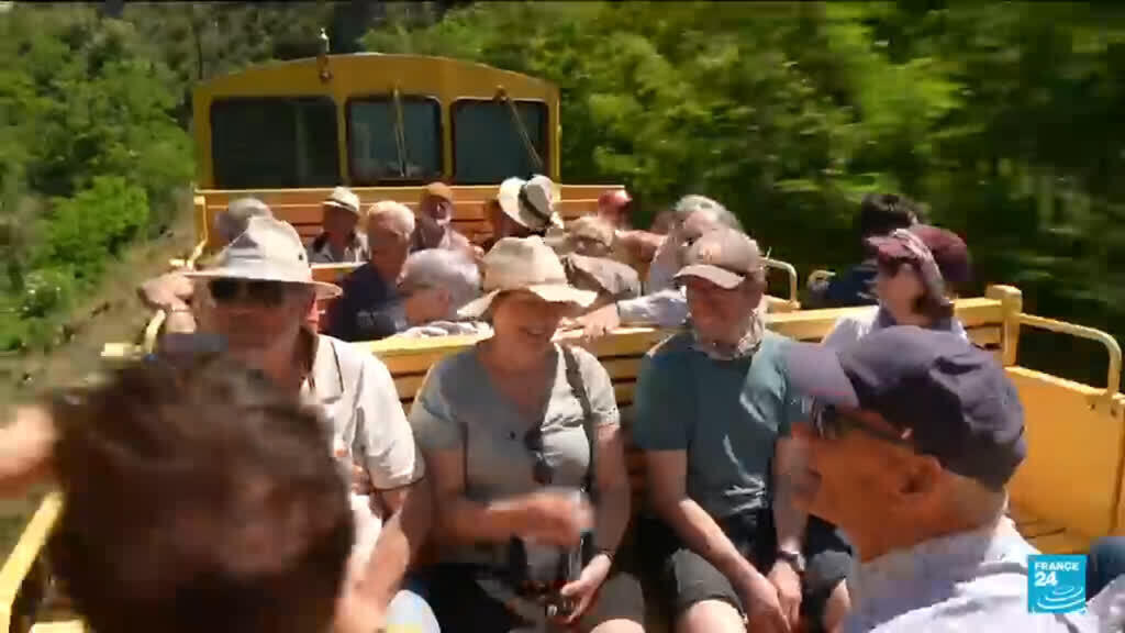Video thumbnail for France famous 'Yellow train' is back