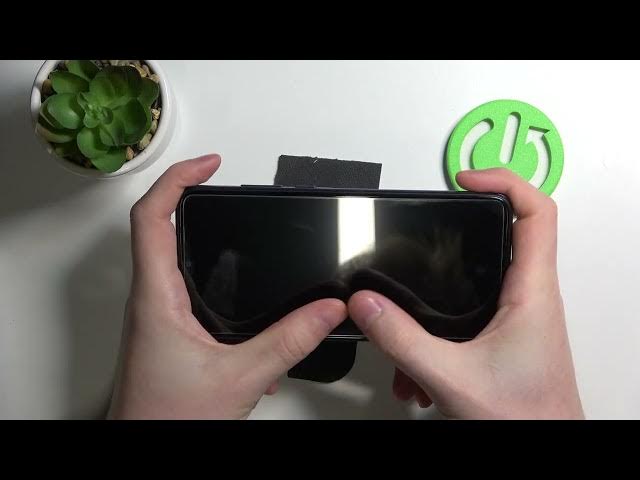 Video thumbnail for TCL 205 vs Hand | Size Comparison