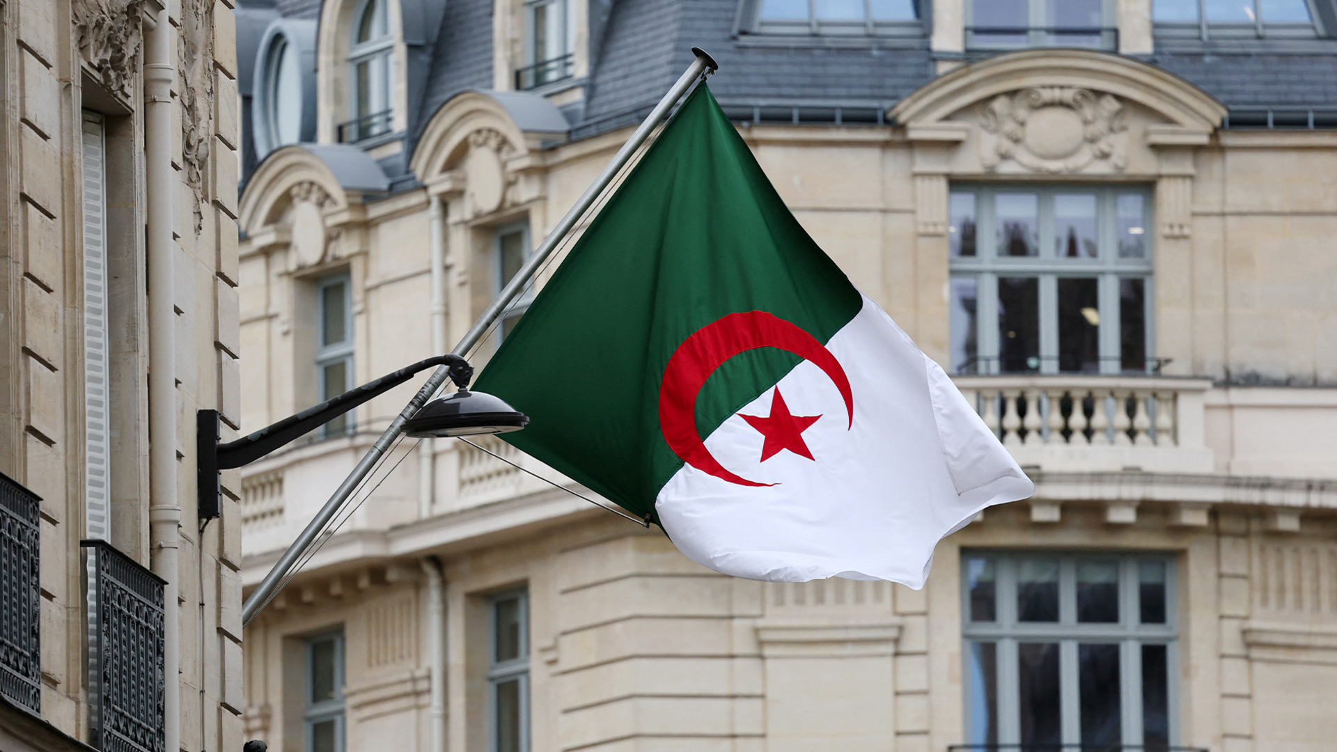Video thumbnail for Algeria bill seeks to criminalise era of French colonial rule