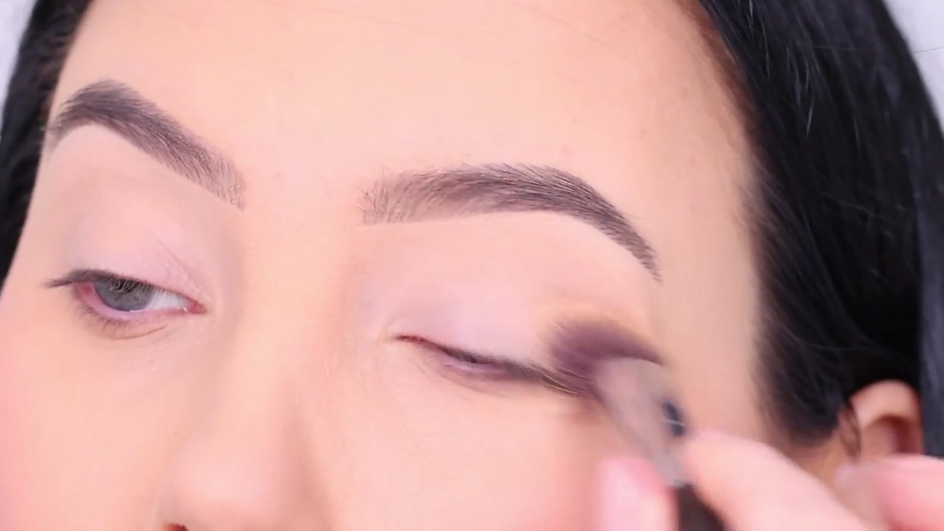 'Video thumbnail for EASY Lilac Eye Makeup Tutorial using only TWO eyeshadows!'