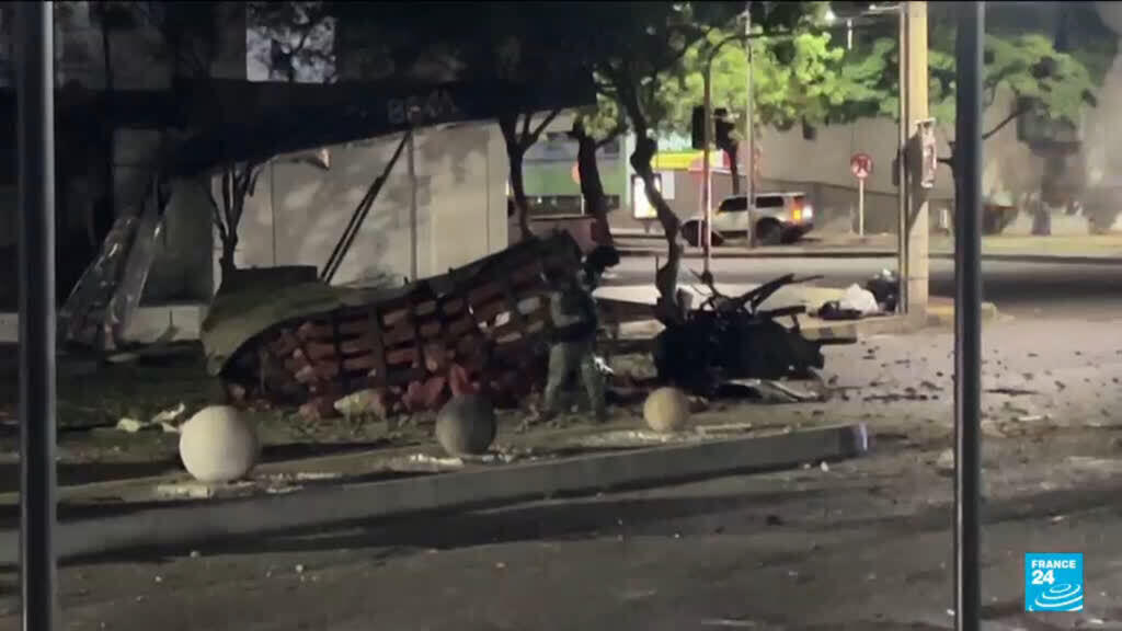 Video thumbnail for Colombia police station bombed wounding 14 people