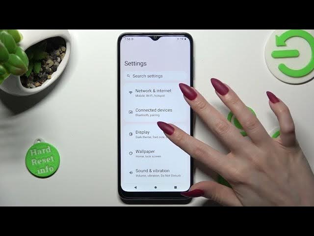 Video thumbnail for How to Turn On or Off Auto Brightness on Your Motorola Moto E13 / Enable or Disable Auto Brightness