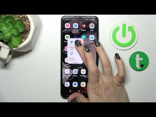 Video thumbnail for How to Create Home Screen Folders on MOTOROLA Moto G Pure