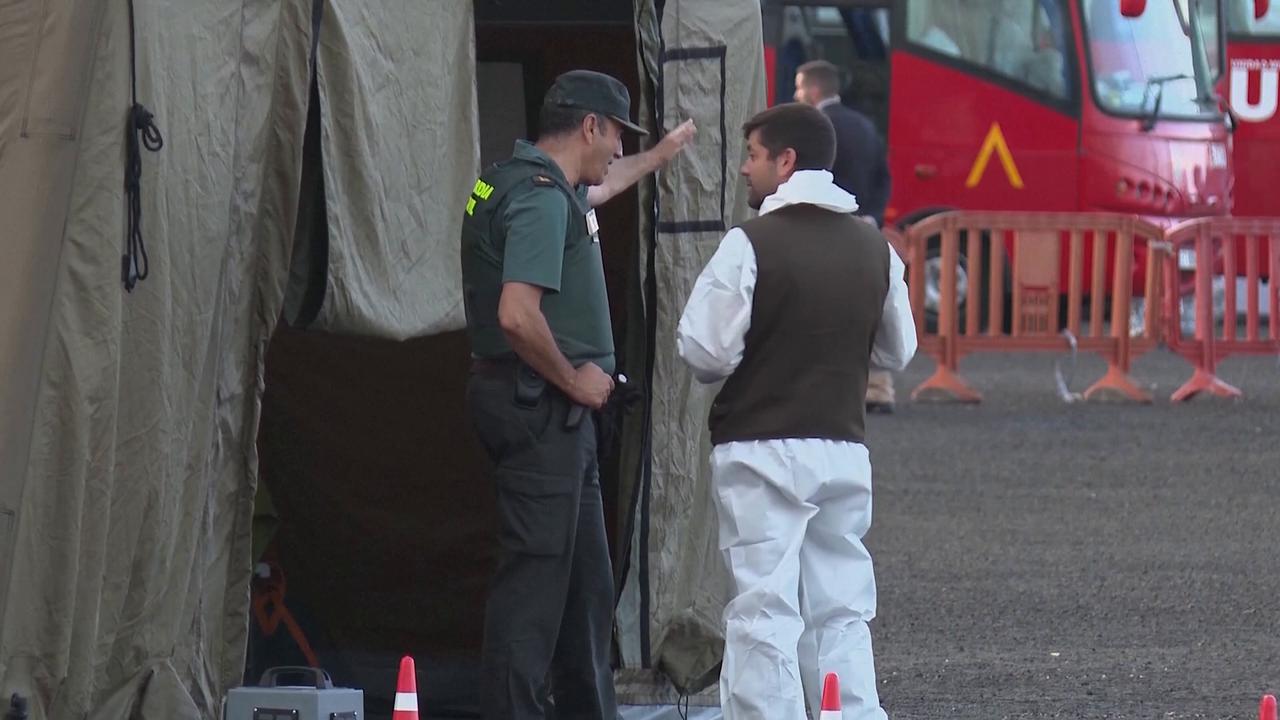 Video thumbnail for Spain: Most crew members aboard MV Hondius to undergo quarantine in Rotterdam upon arrival.