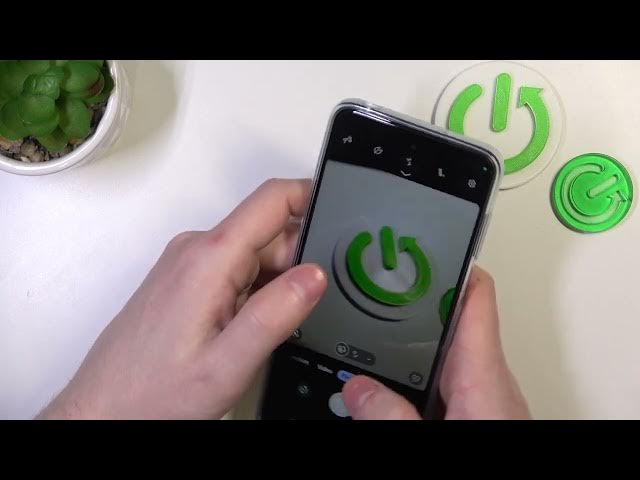 Video thumbnail for How to Take Pictures with Small Details with Motorola Moto G23 – Take Macro Photos