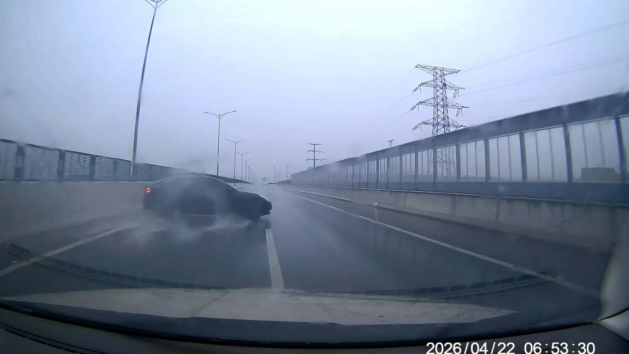 Video thumbnail for Car Spins Out on Rainy Highway in Zhejiang