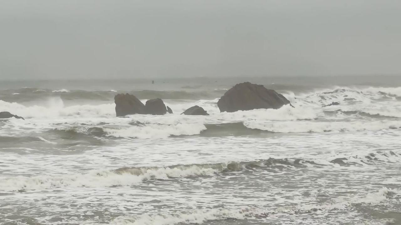 Video thumbnail for China: Typhoon Bavi 3.