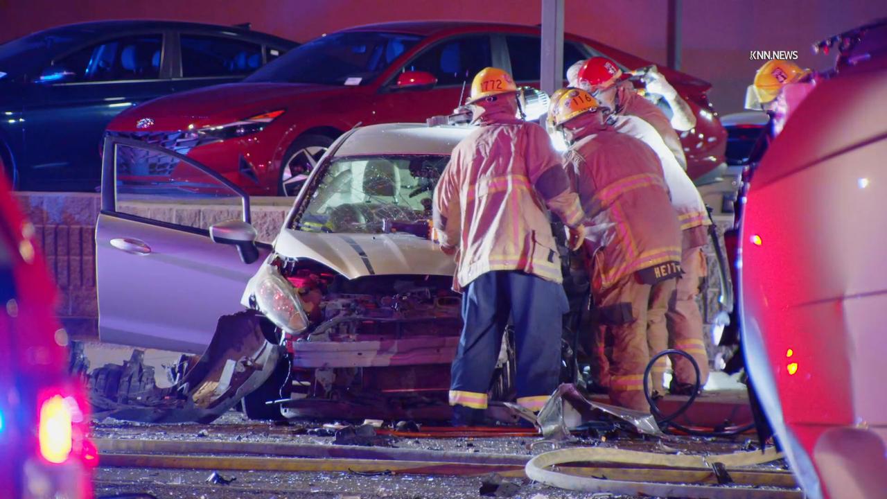 Video thumbnail for US, Phoenix: Phoenix Bell Road Serious Collision Requiring Extrication.