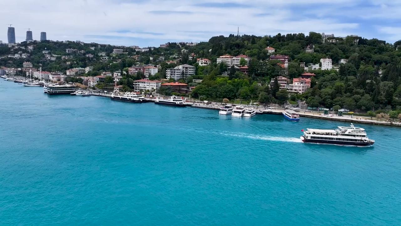 Video thumbnail for Türkiye: DRONE - Bosphorus turns turquoise, captivating Istanbul residents.