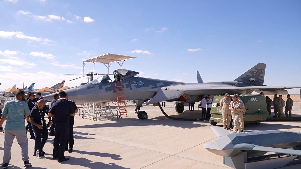 Video thumbnail for Egypt: Su-57E displayed at Egypt airshow.
