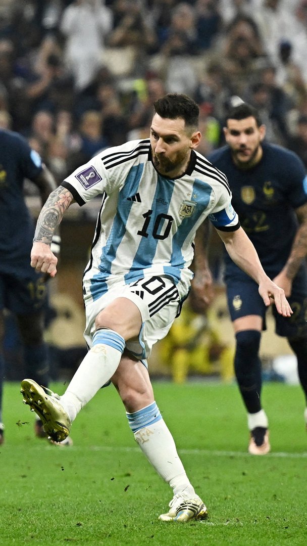 Video thumbnail for Argentinian footballer Lionel Messi announces his retirement
