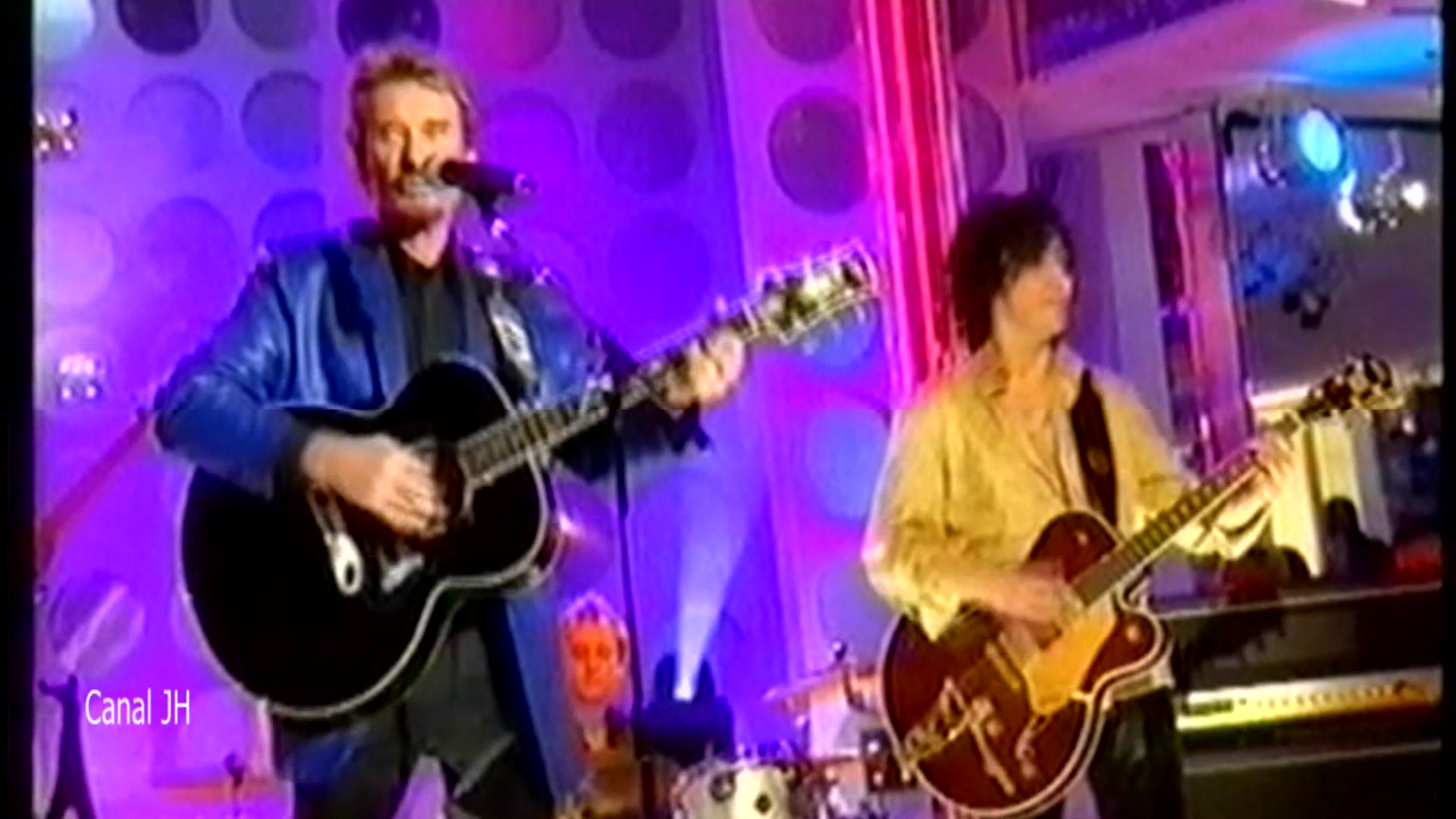 Video thumbnail for Johnny Hallyday - Ne reviens pas - 2002