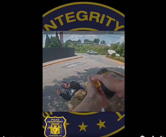 Video thumbnail for Shoplifting suspect pepper sprays Yonkers officer during chase, ends up tased and handcuffed