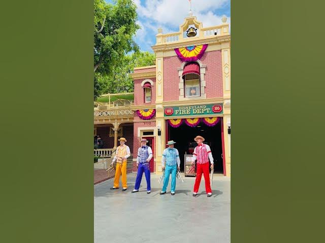Video thumbnail for Fantasmic on Main Street USA, courtesy of the Dapper Dans!