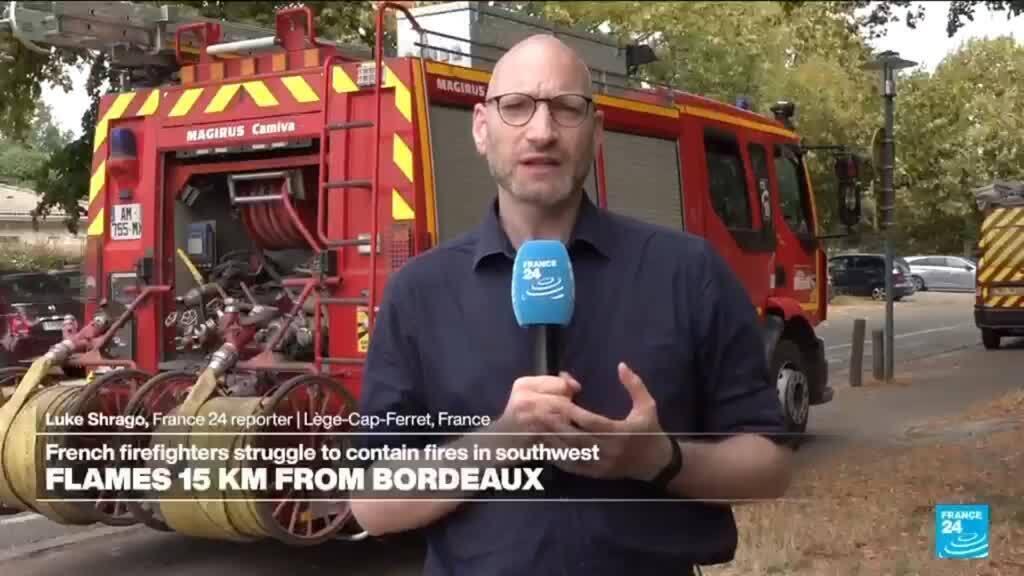Video thumbnail for Wildfires in France: French farmers provide water tankers to help fight fire