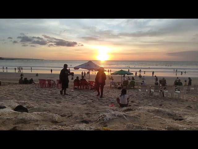 Video thumbnail for 🌅 Full Sunset in Bali — Golden Hour on Kuta Beach 🇮🇩🌴