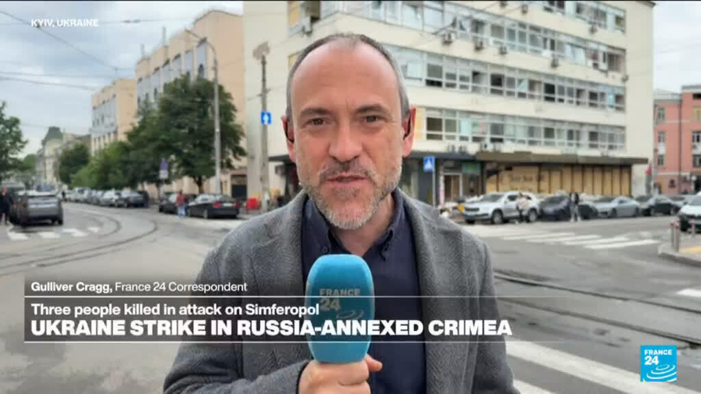 Video thumbnail for Ukrainian strikes kill three in Crimea, Russian officials say