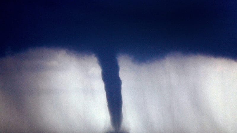 Video thumbnail for Rare waterspout stuns residents off Algiers coast