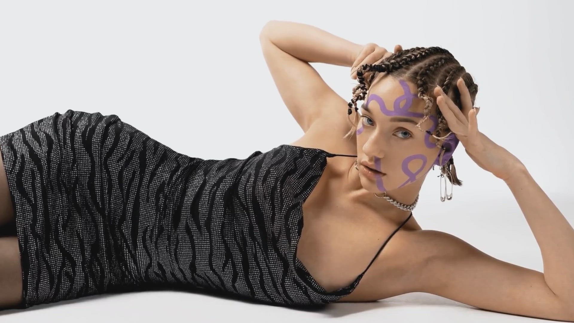 Video thumbnail for How to Dress for Your Body Type: Women's Fashion Tips