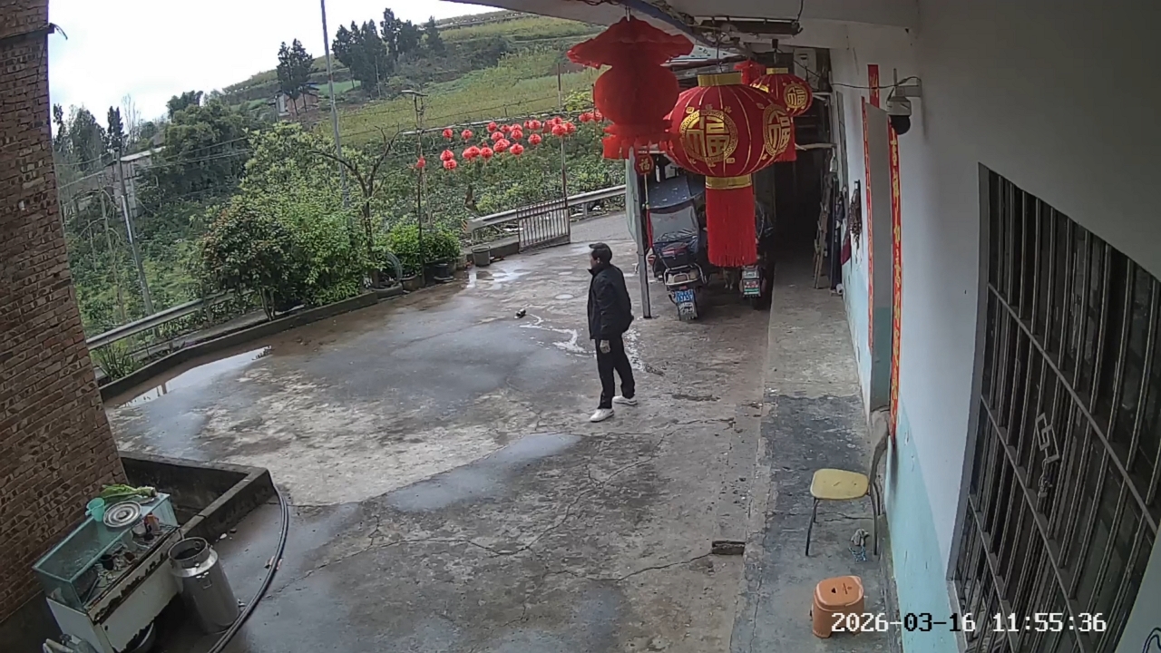 Video thumbnail for Man Slips and Falls on Sichuan Doorstep