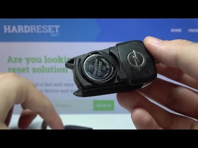 Video thumbnail for How to Change Battery in OPEL Astra H Key Fob - Install New Battery in Astra III Key - Fix Opel Key