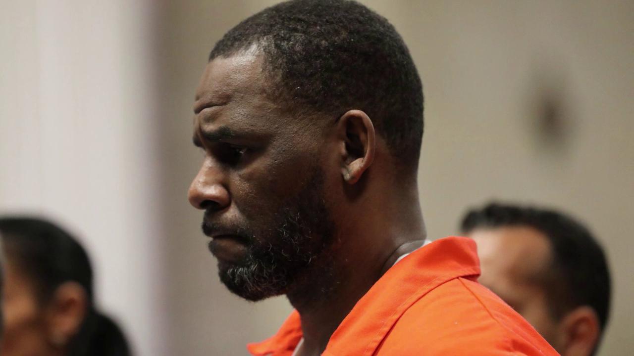 Video thumbnail for UNCAPTIONED: R. Kelly makes clemency appeal to President Donald Trump.