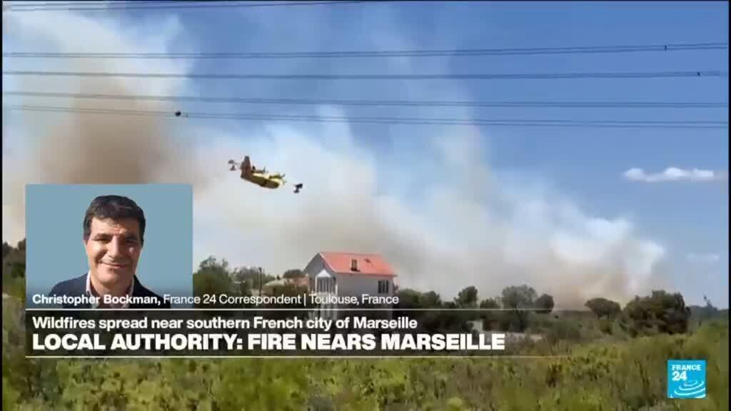 Video thumbnail for Wildfire threatens Marseille, shuts down airport