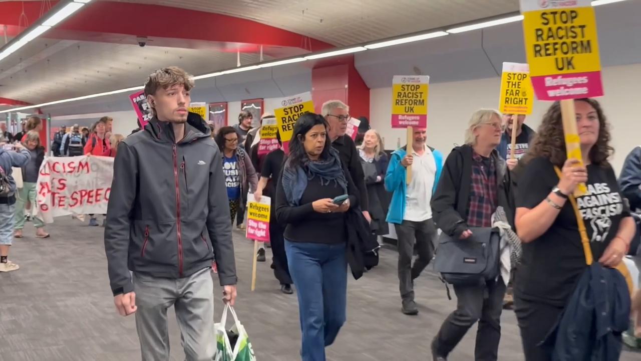 Video thumbnail for UK: Protest held in Birmingham against Reform UK conference, French far-right leader.