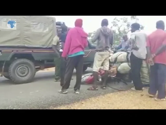 Video thumbnail for POLICE VS FURIOUS MAKAA DEALERS. Police Fight over Bribes Caught On Camera.