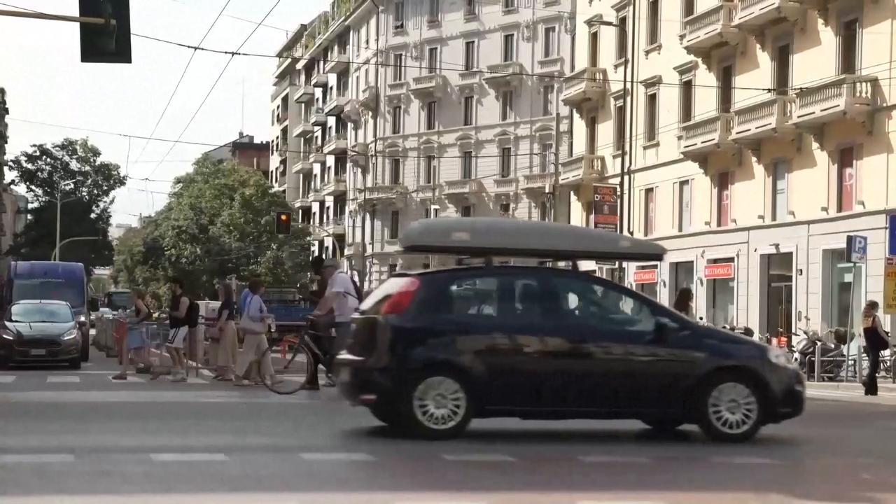 Video thumbnail for Italy: Extreme heatwaves may cause 6-12 bln euros annual losses.
