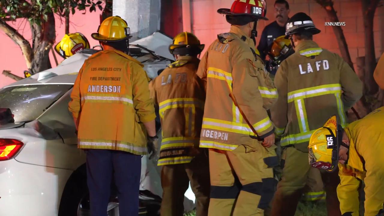 Video thumbnail for US, Los Angeles: Winnetka One Dead Another Injured in Traffic Collision Part 1.