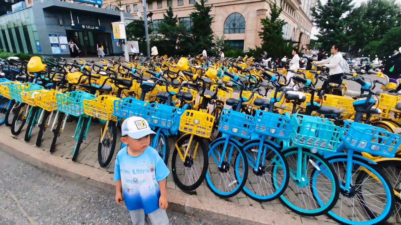 Video thumbnail for China: Shared-bikes.