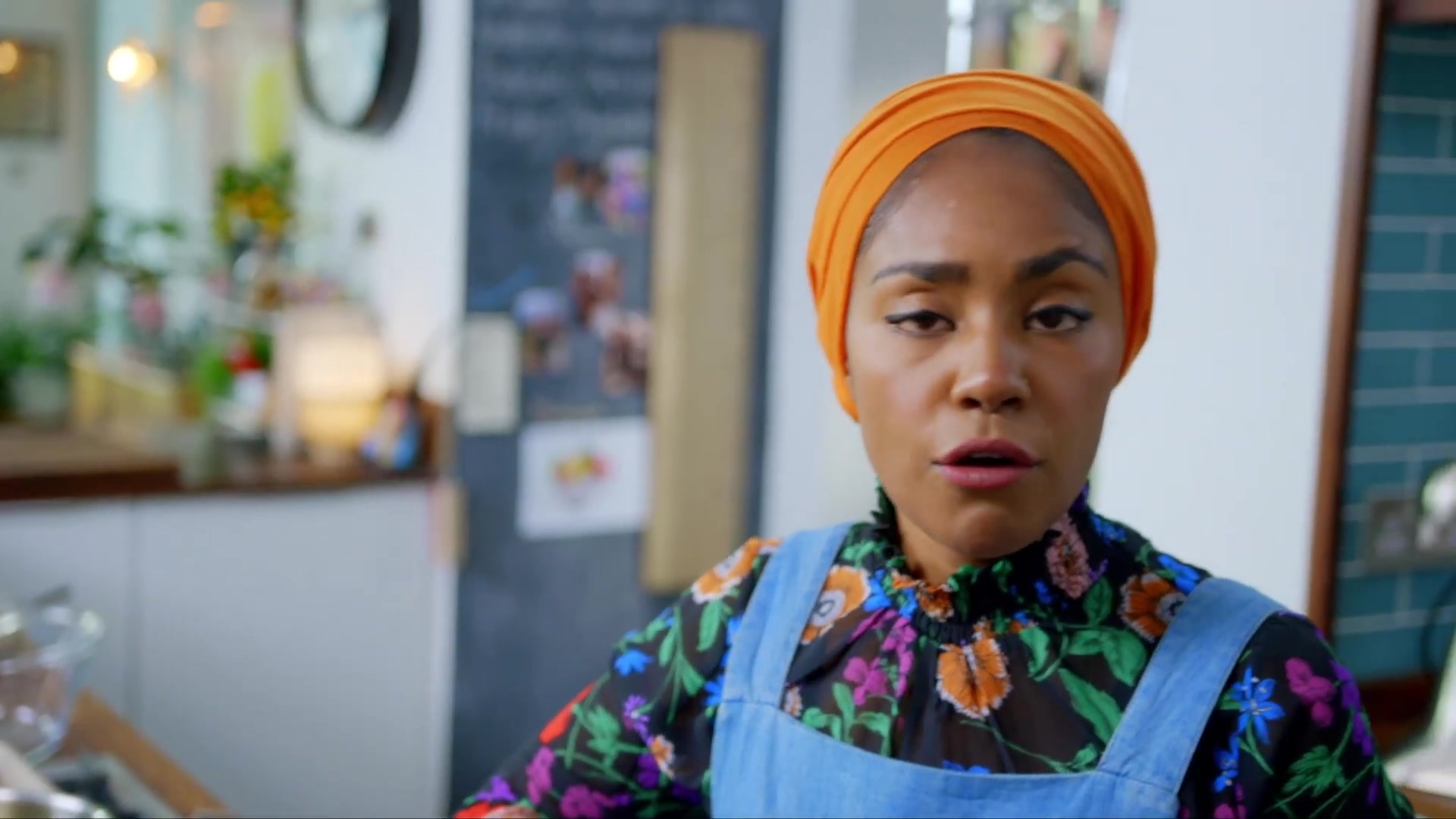 Video thumbnail for Carrot Cake Pakoras ¦ Nadiya's Family Favourites - BBC (1080p_25fps_H264-128kbit_AAC)