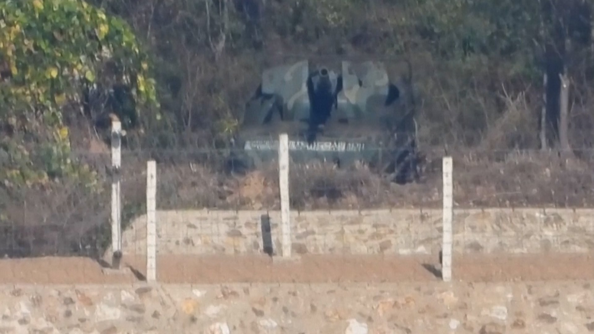 Video thumbnail for North Korean howitzer guns spotted close to border with South Korea