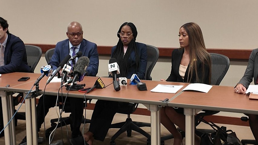 Video thumbnail for $250 million lawsuit filed in death of 7-year-old girl