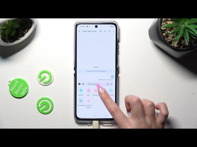 Video thumbnail for How to Add Audio or Video Files To Your Text Message on Motorola Razr 40 Ultra