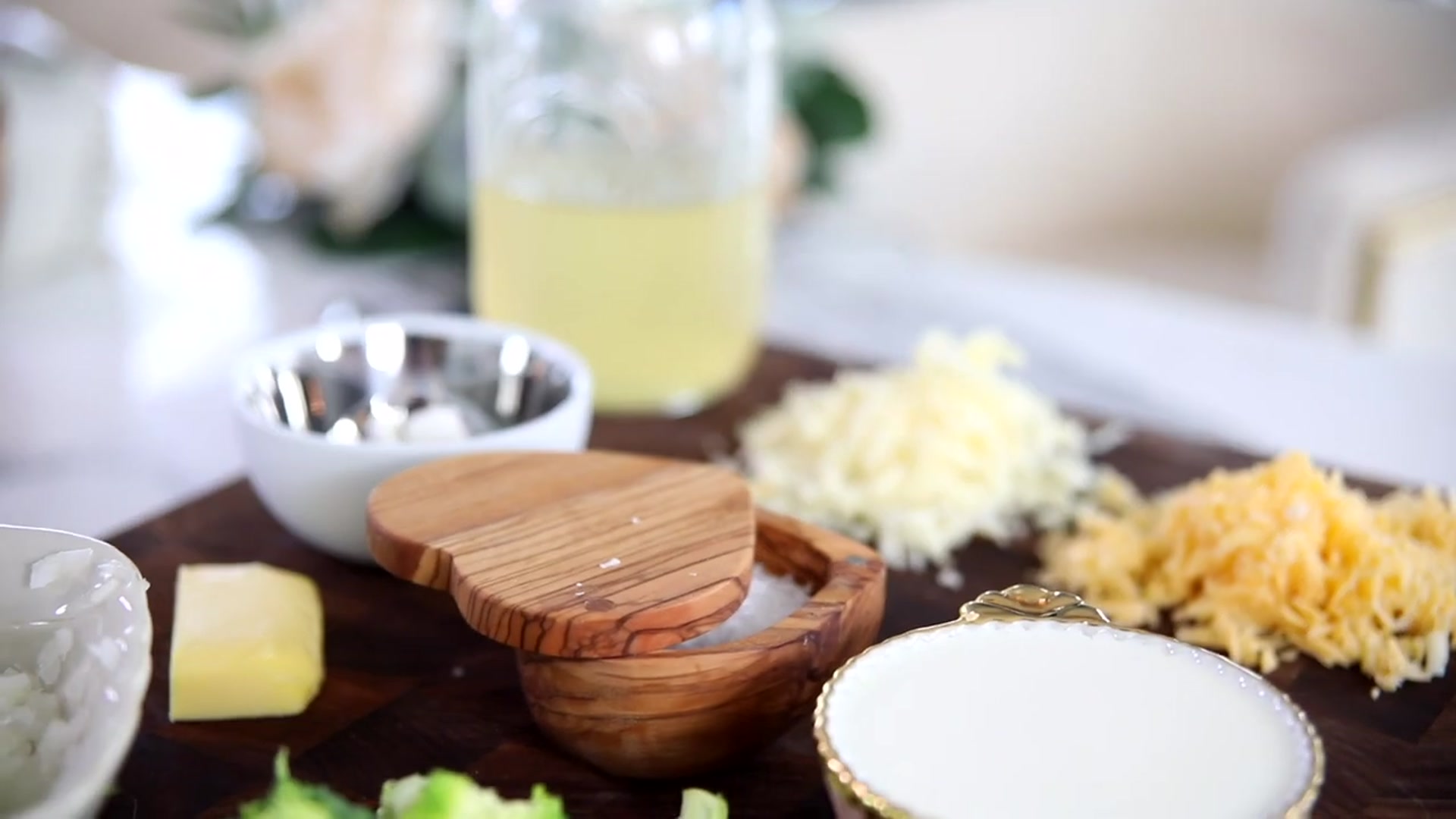 Video thumbnail for Cook With Me    Cozy Winter Soup Recipe    MissLizHeart(720P HD)