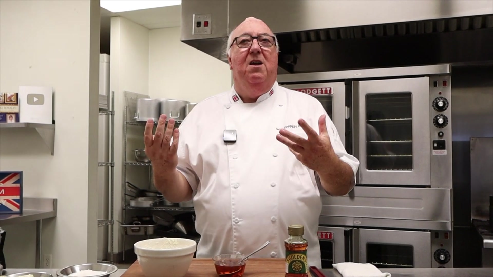 Video thumbnail for Former Royal Chef shares British Steamed Syrup Sponge(720P HD)