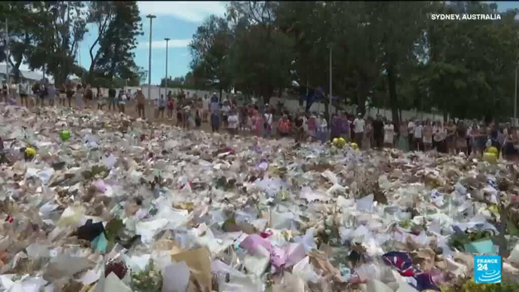 Video thumbnail for Australia pays tribute to Bondi Beach shooting victims