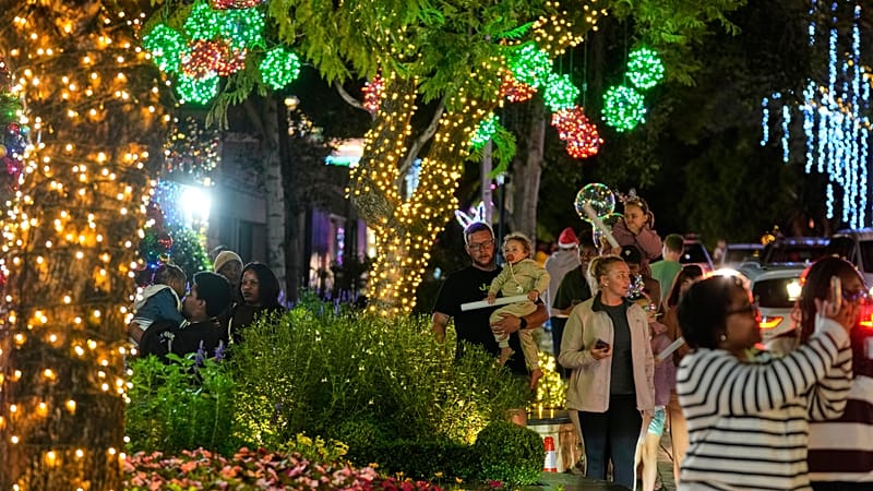 Video thumbnail for Pretoria's Lawley Street lights up for Christmas
