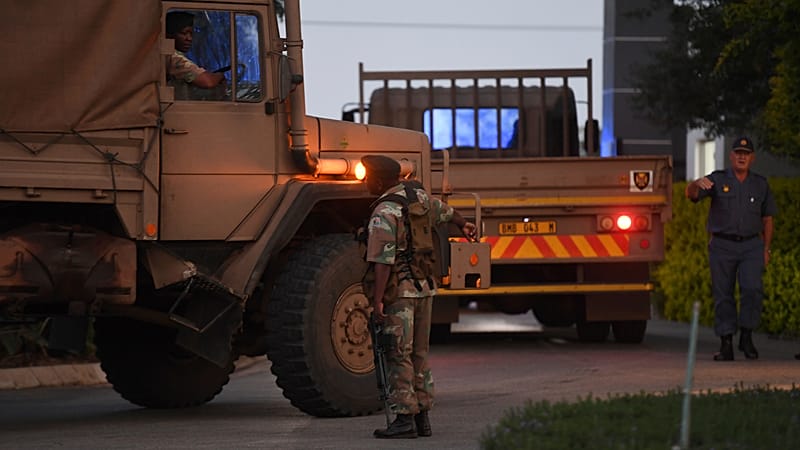 Video thumbnail for South Africa deploys 2,200 soldiers as gang violence plagues Cape flats