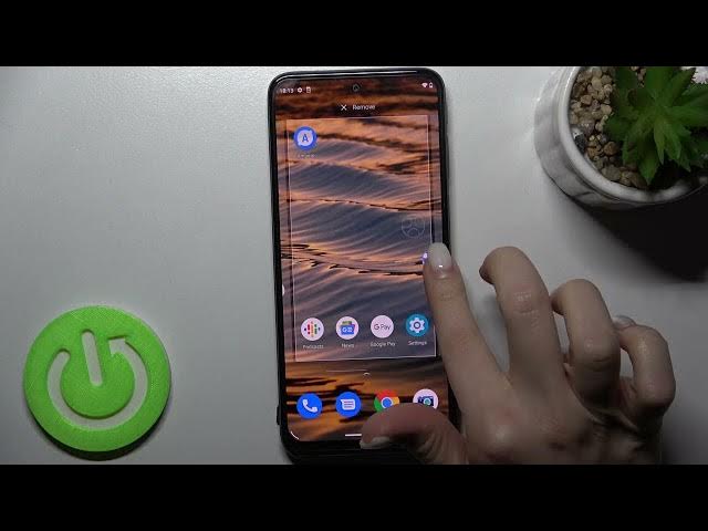 Video thumbnail for How to Create Folders on Home Screen on MOTOROLA MOTO G41 - Group App