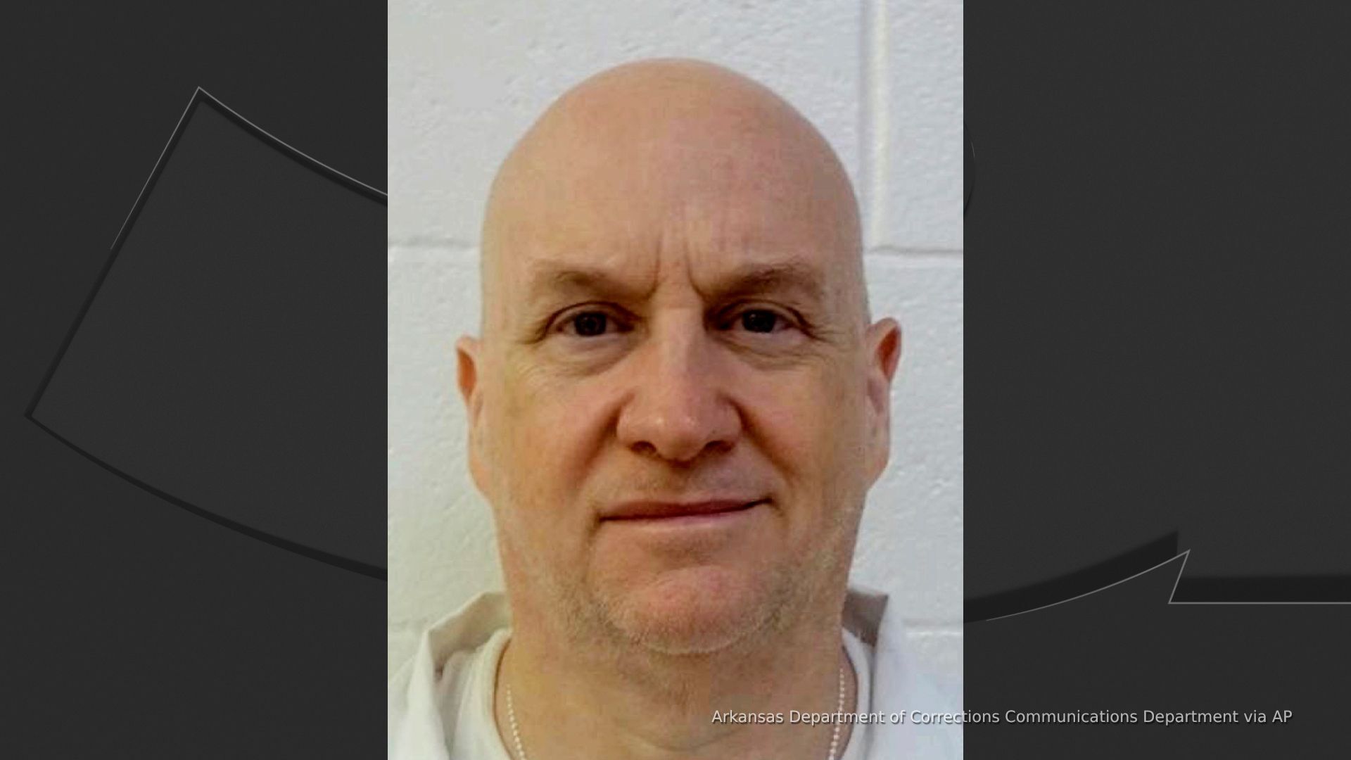 Video thumbnail for Convicted killer and rapist ex-police chief still on loose after prison escape
