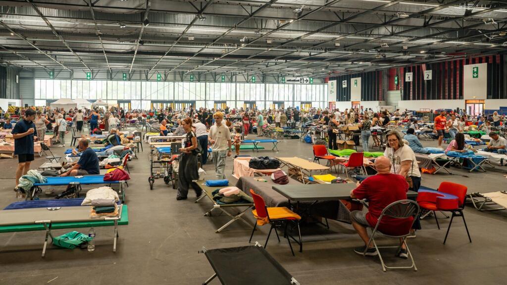Video thumbnail for France's southwest faces 'optimistic day' as half of evacuees return home