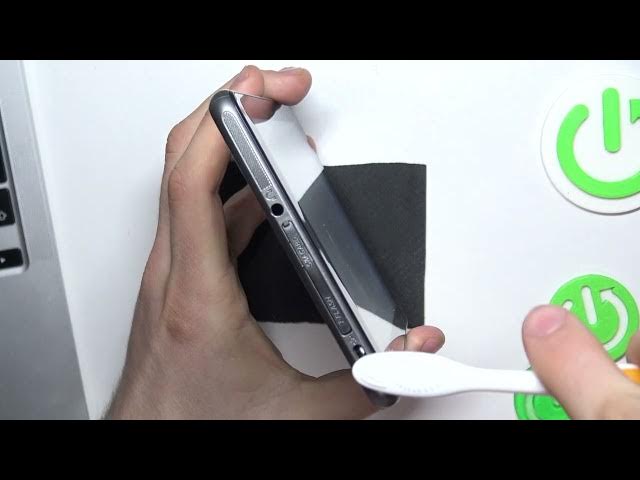 Video thumbnail for How To Clean USB Using Household Items Navitel T787