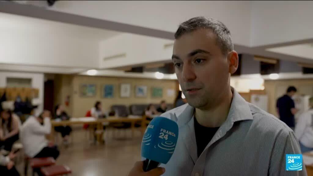 Video thumbnail for Armenians vote in parliamentary elections seen as ‘referendum on independence’