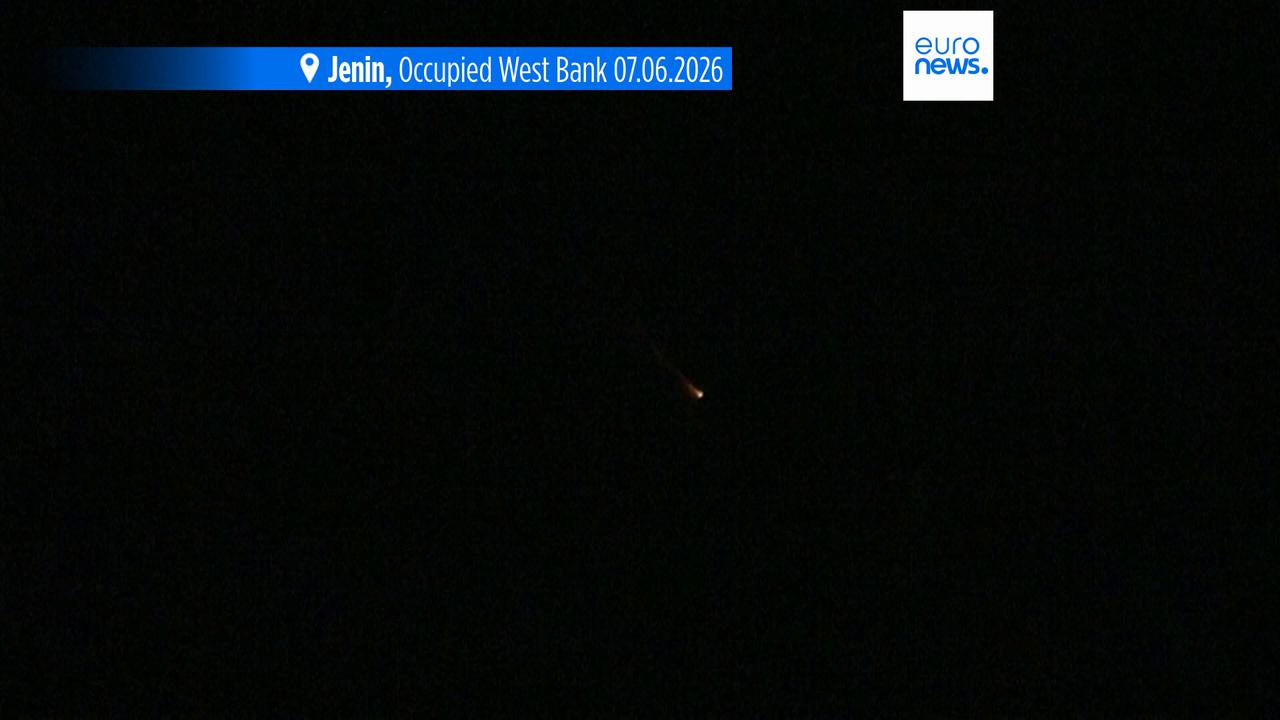 Video thumbnail for Israel says second wave of Iranian missiles launched as explosions heard over Jerusalem
