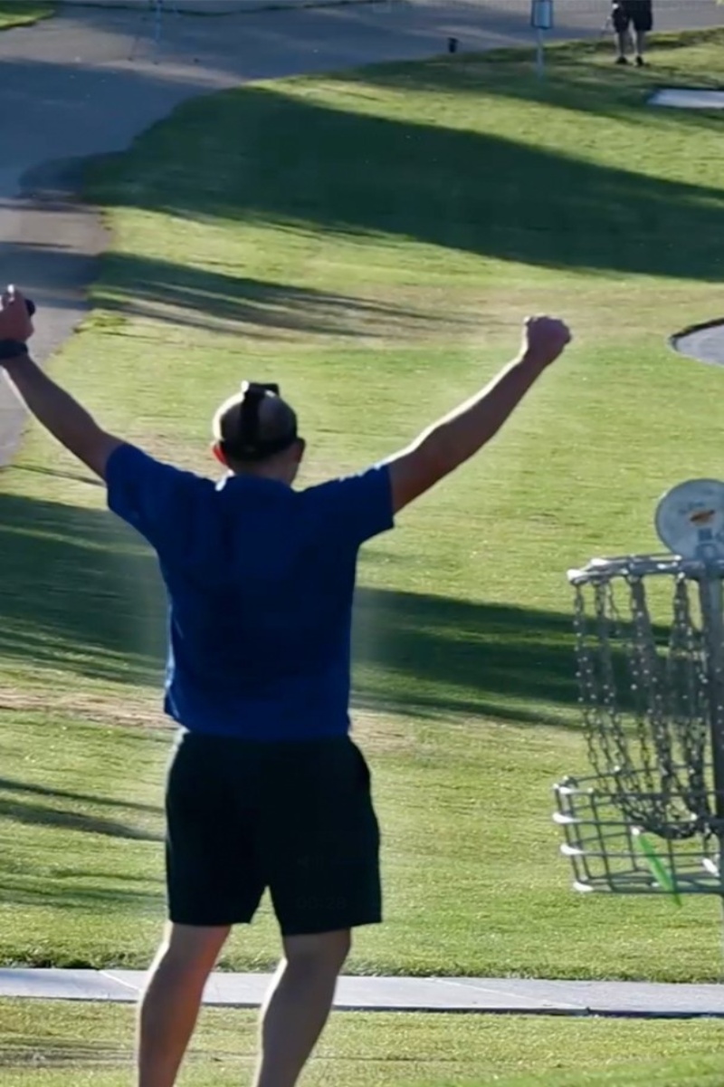 Video thumbnail for Fastest hole of disc golf by a team of four - 41.33 seconds by David Rush, Travis, Oliver and Anders Davidson