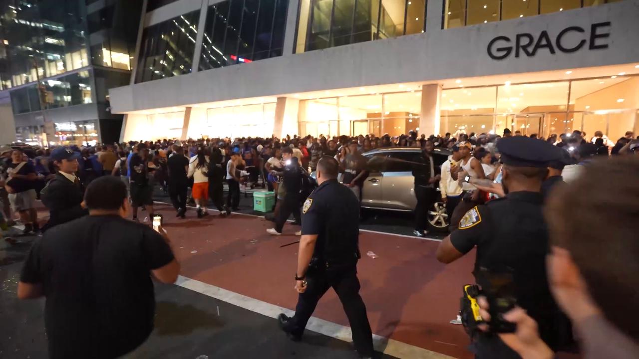Video thumbnail for US: Celebrations turn chaotic as fans clash with police after NBA finals game in NYC.