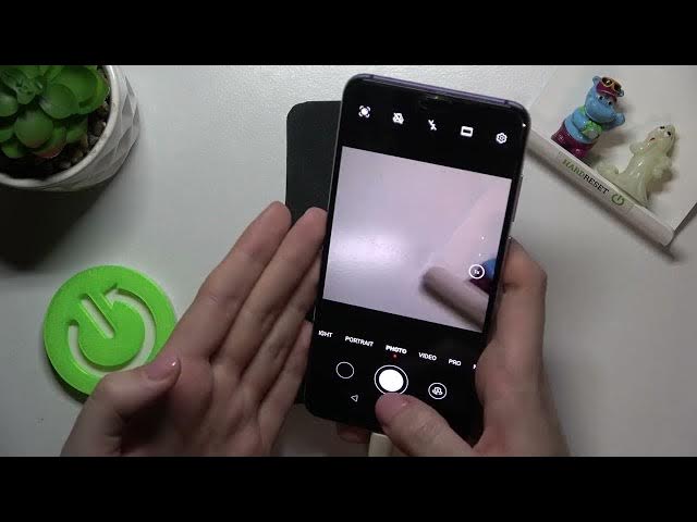 Video thumbnail for How to Change Photo Resolution on HUAWEI P20 Pro Camera